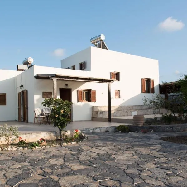 kouremenos beach house East, Hotel in Angathiás