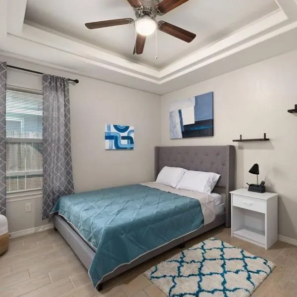 Cozy 3 Bed 2 Bath Apartment, Near Shopping Plazas, Expressway and Free Parking, hotel v destinaci Edinburg