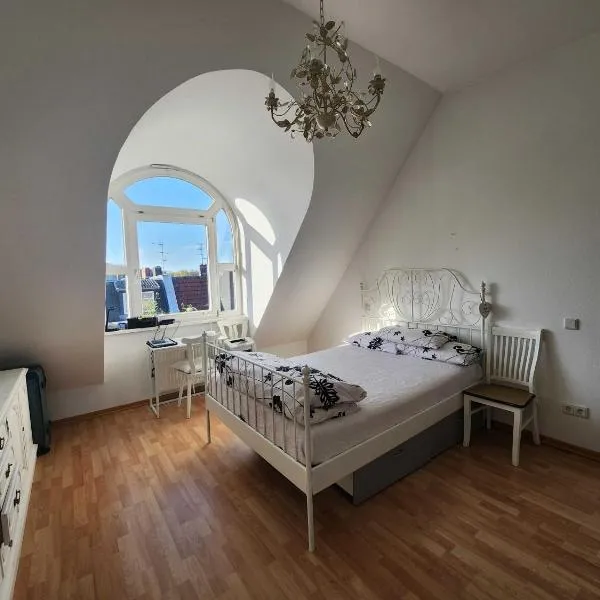 One Private room available in a two room apartment in Tegel, Berlin, готель у Берліні