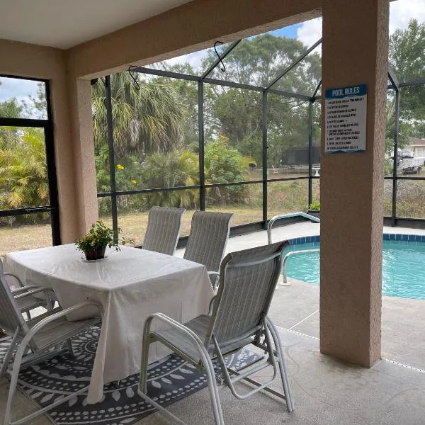 Pool Home, hotel v destinaci Englewood