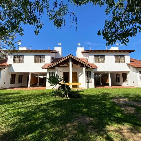 Cabañas Carolina Chalet, hotel di Colon