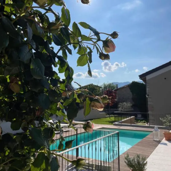 CORTE CAIAR Bed&Breakfast, hotel v destinácii Caprino Veronese