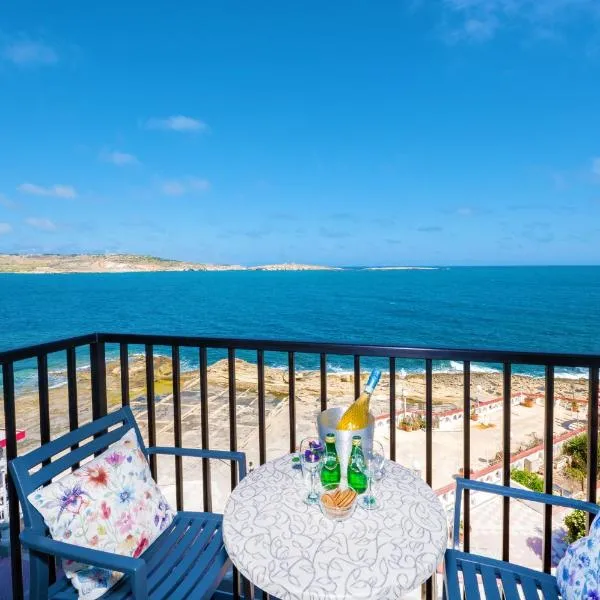 Islet Promenade Seafront Aparthotel by Getawaysmalta، فندق في خليج سانت بول