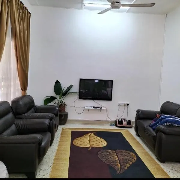 Che Na Homestay Pontian, hotel v destinaci Pontian Kecil