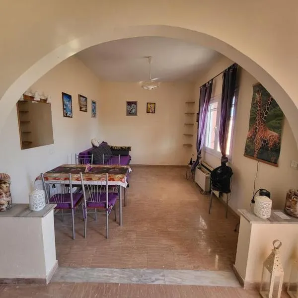 House Lana, hotel v destinaci Perama