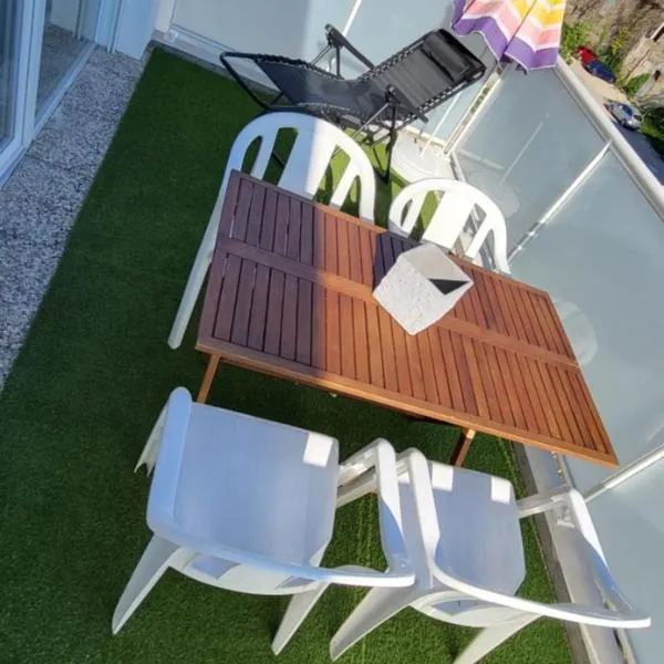 Appartement avec balcon/terrasse, hotel v destinaci Monteux