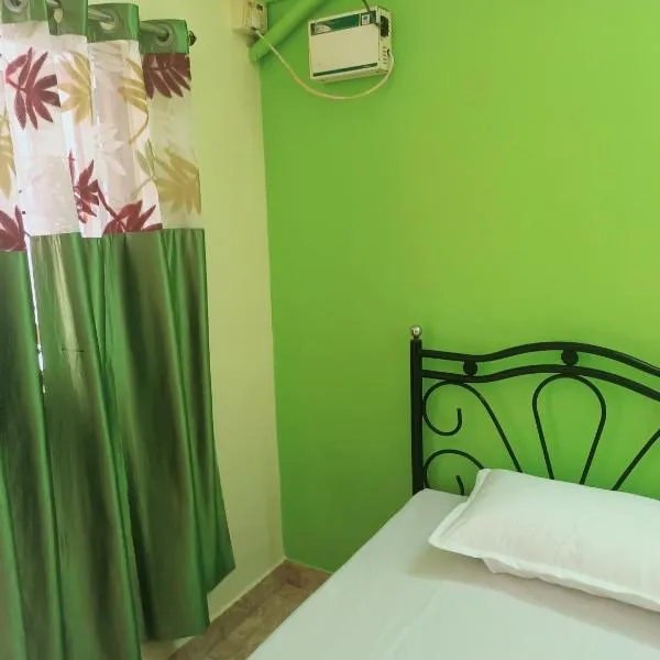 Samaira guesthouse & Dormitory Room, hotel v destinaci Colva