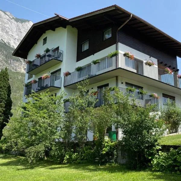 Pension Alpina, hotel en Roppen
