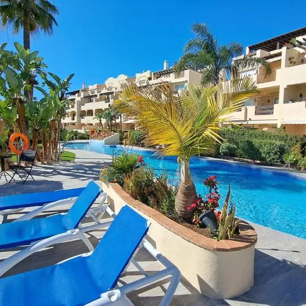 Sunny holiday Apartment Miraflores, hotell sihtkohas Sitio de Calahonda
