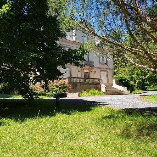 Résidence du Rougier: Calmels-et-le-Viala şehrinde bir otel