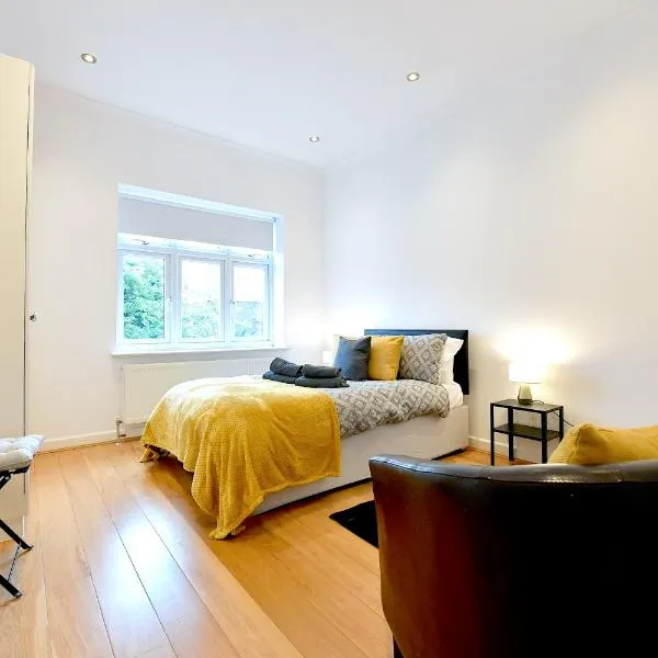 Hendon Escape Luxury Apartment with En-suite Bath, hotel in Hendon