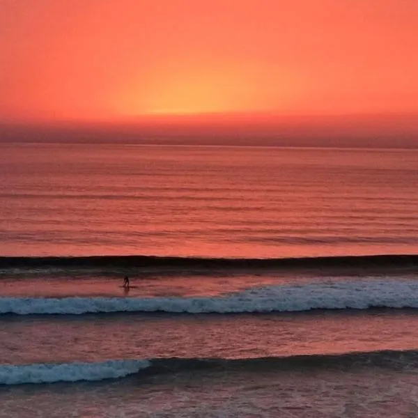 L'Océan&Dunes vue à 180° en bord de plage, hotel in Lacanau-Océan