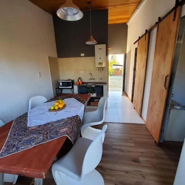 En Concordia, casa estilo industrial con amplio patio a 10 minutos de la plaza principal, hotel em Concordia