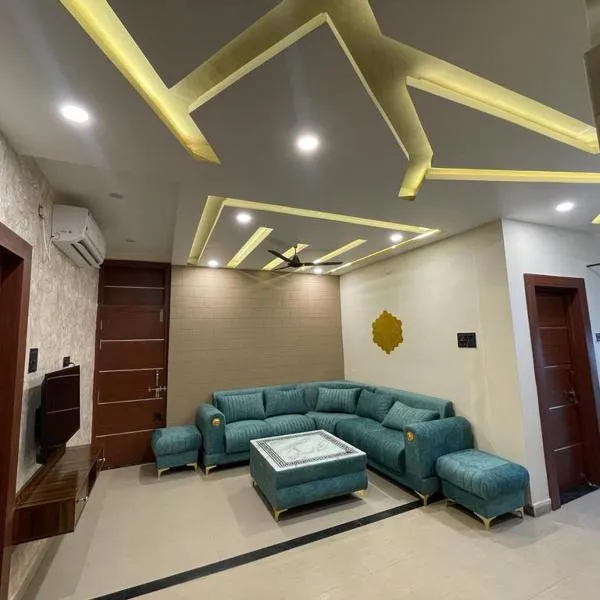 SunRays - Unique 3BHK in the Heart of the City, hotel in Gwalior