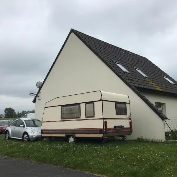 VINTAGE CARAVANE, hotel in Les Attaques