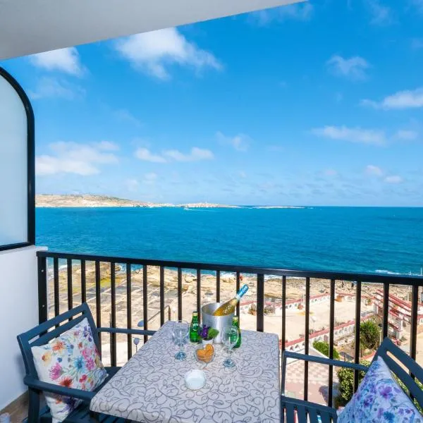 Islet Promenade Seafront Aparthotel - 1 Bedroom Apartments with sea view balcony by Getawaysmalta, hotel di St Paul's Bay