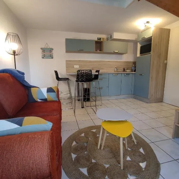 Charmante maison de vacances, 4P, piscines, proche Gohaud, hotell i Saint-Michel-Chef-Chef
