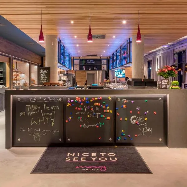 Moxy Munich Messe, готель у місті Ашгайм