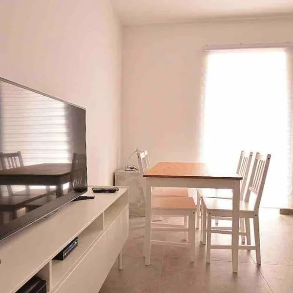 2 Bedroom Nicely Furnished Seaside Apartment in Gzira - Dima 2, hotel en Gżira