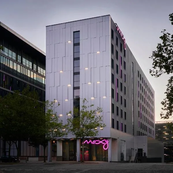 Moxy Milton Keynes, hotel in Shenley Church End