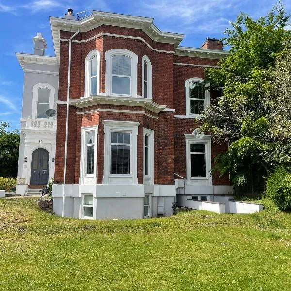 Beach House 3 Bed Penthouse Apartment, hotel v destinaci Southport