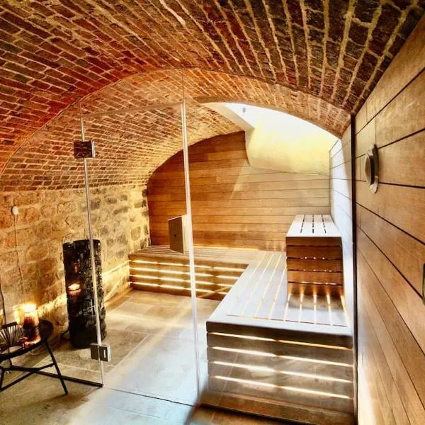 Le Spa Beauvoisine - Jacuzzi Sauna Rouen centre Free parking, hotel in Rouen
