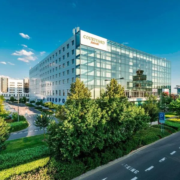 Courtyard by Marriott Prague Airport, hotel in Velké Číčovice