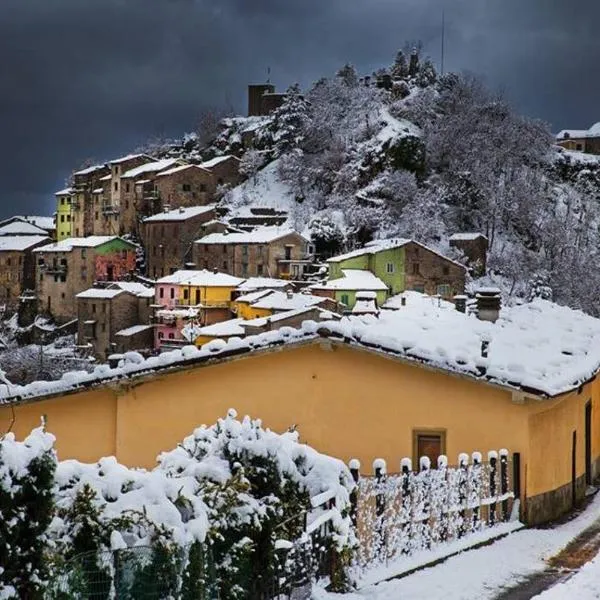 La Casetta, hotel Montefegatesi városában