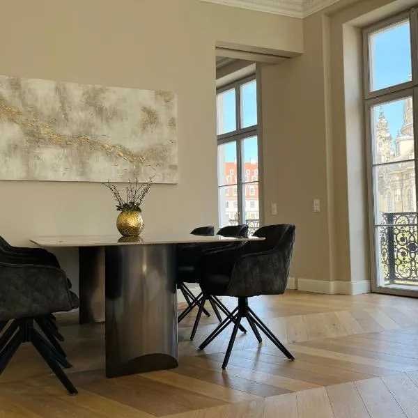 Luxury Home / 3-Raum-Suite an der Frauenkirche / 4, hotel in Dresden