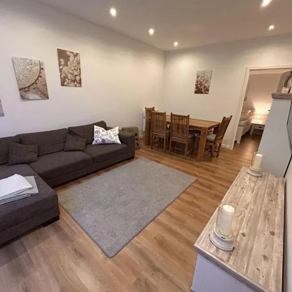 Ferienhaus 2-6 Pers Europa Feriendorf neu renoviert mit Sauna, hotel v destinaci Husen