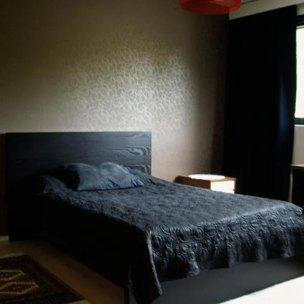 21 minutes from Helsinki city - smaller room، فندق في Kauniainen