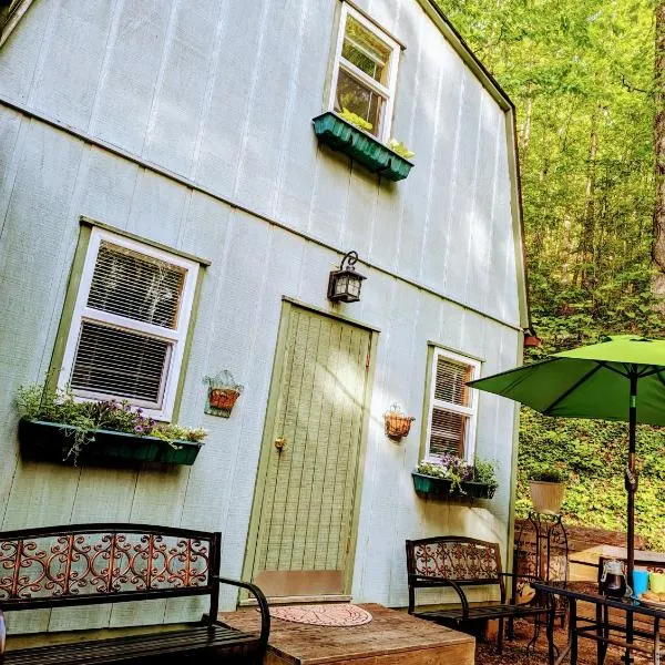 Hidden Hollow Bed and Breakfast, hotel en Scaly Mountain