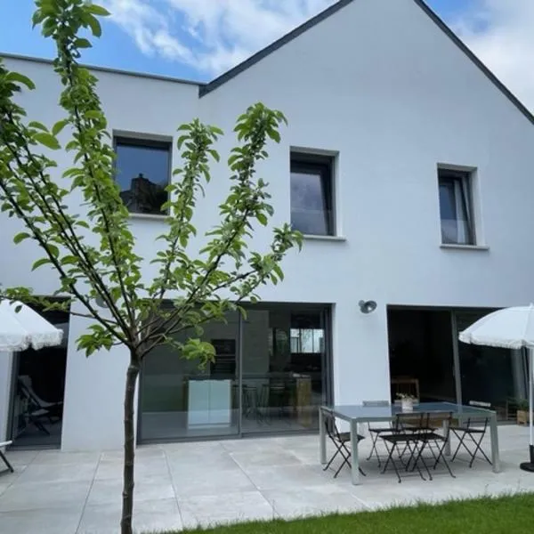 Vannes centre à pied grande villa familiale, hotel v destinácii Vannes