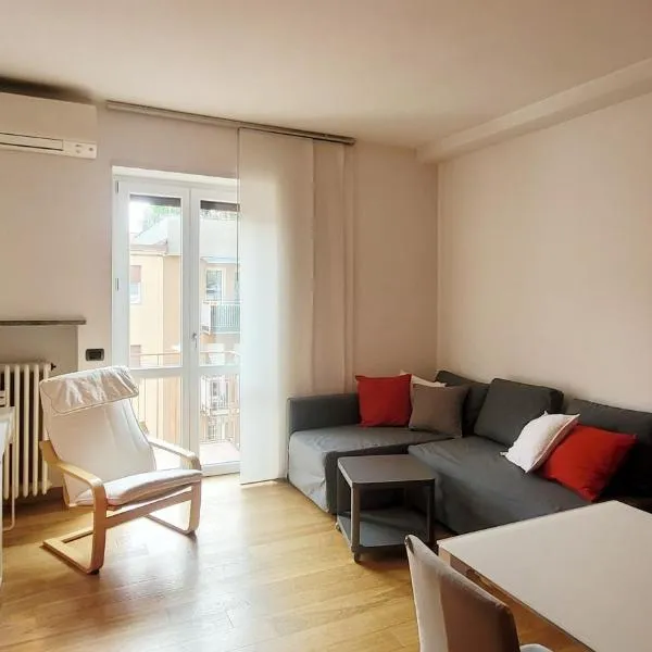 Comfortable apartment in the heart of Lecco, hotel in Lecco
