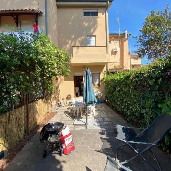 Un posto al sole, hotel v destinaci Fregene