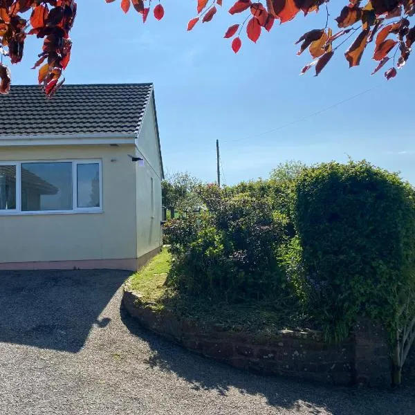 Home close to SW Coastal path, hotel in Hartland