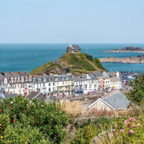 The Tempest, sea views, coastal & rural walks., hotel v destinaci Ilfracombe