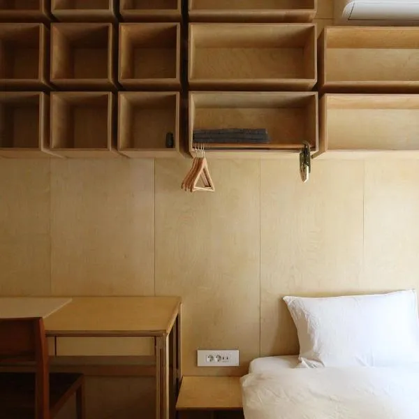 Entire apartment or single rooms in Homegarden Park near Camp Humprehys, hotel v destinaci Pchjongtchek