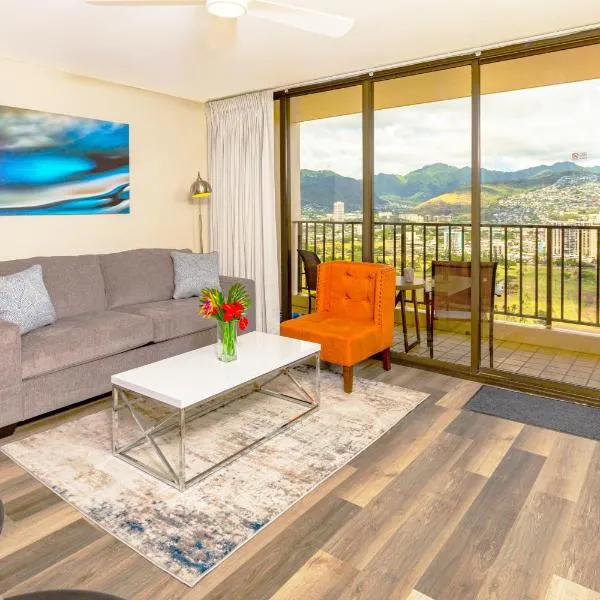 Panoramic Mountain View Condo with Free Parking!, hotel Honoluluban