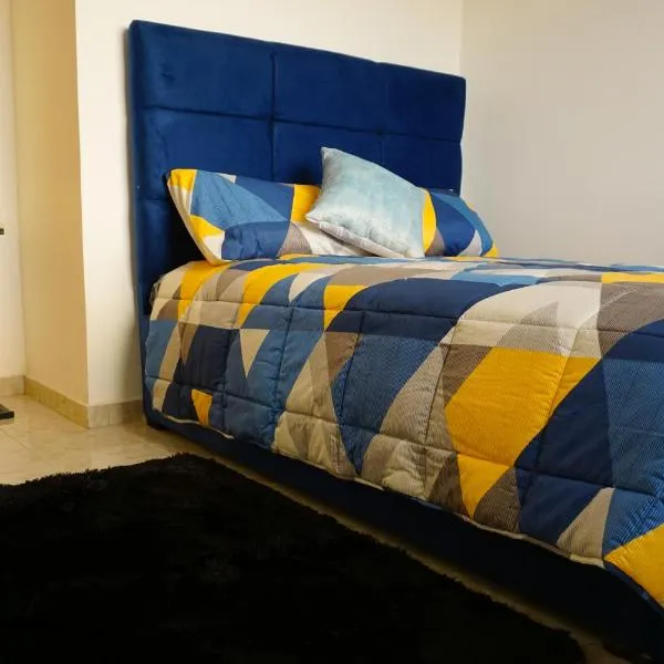 Casa Familiar con Piscina en Urbanización privada, hotel em Montecristi