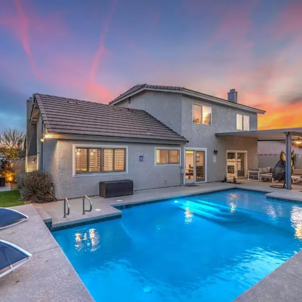 Sunset Swim, Luxury Vegas Villa with Pool, Hot Tub, hotel u Las Vegasu