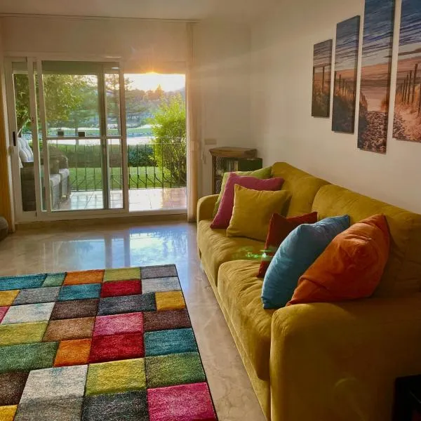 Sunset apartment, front line Mijas Golf、ミハスのホテル