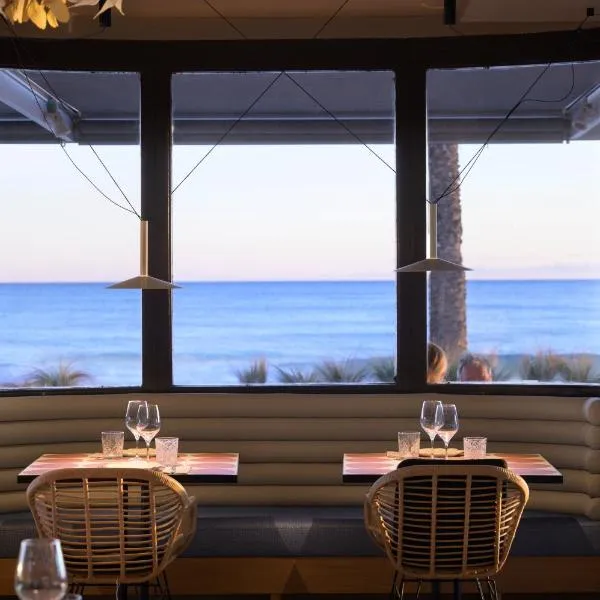 Akquaaa Boutique Hotel, hotel v destinaci Calafell