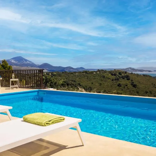 Akrolithos Villas, hotel v destinaci Kouvaláta
