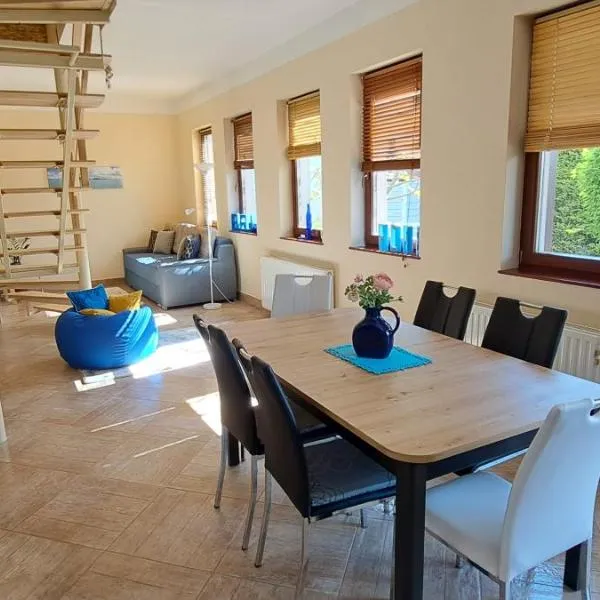 Blue Home, hotel in Balatonföldvár