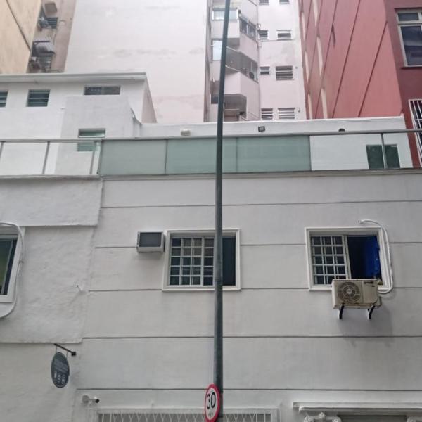 Apartamento com varanda em Copacabana