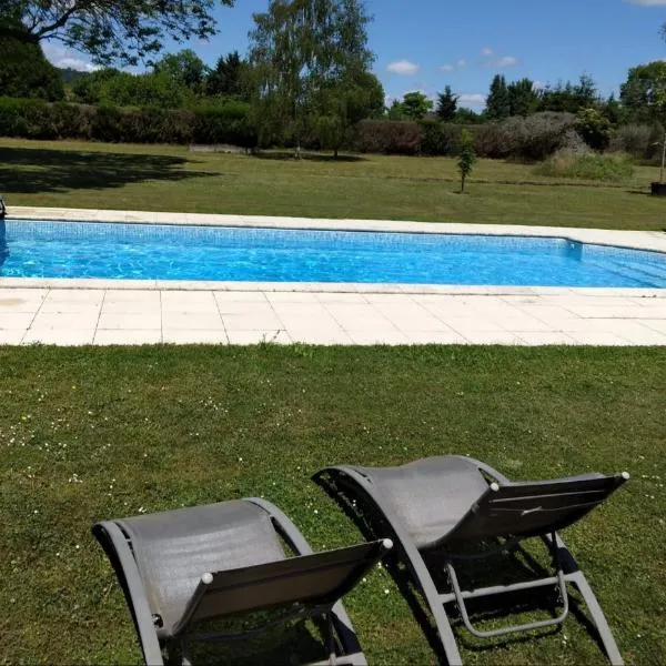 Jacuzzi, Arcade et Repas soir compris، فندق في Soulosse-sous-Saint-Élophe