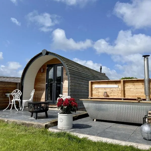 Abbey farm luxury glamping, hotel in Rhuddlan