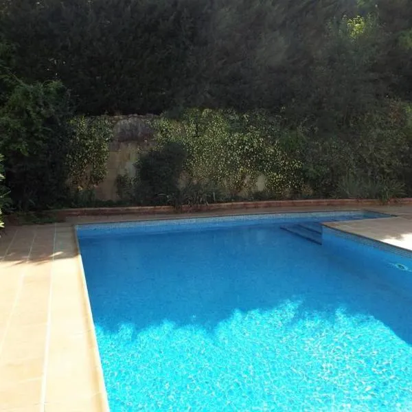 Casa St Llorenc de la Muga, hotel in Sant Llorenç de la Muga