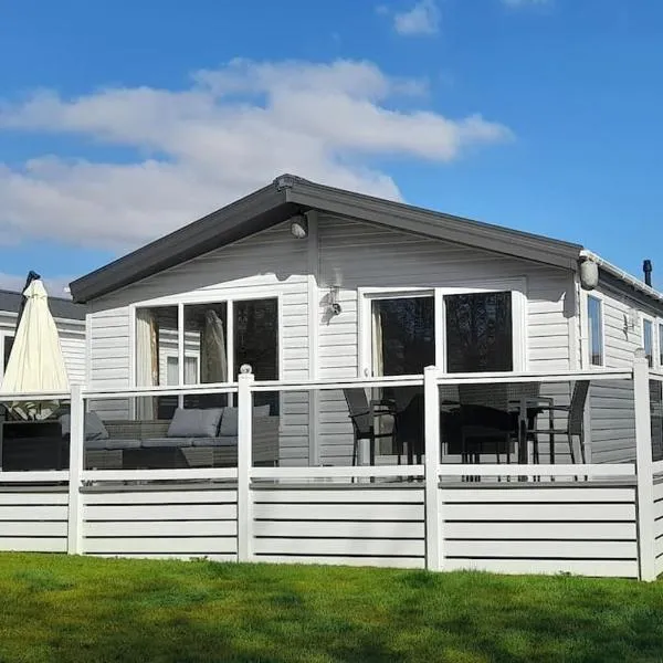 Platinum lodge on Carlton Meres holiday Park, hotel in Rendham